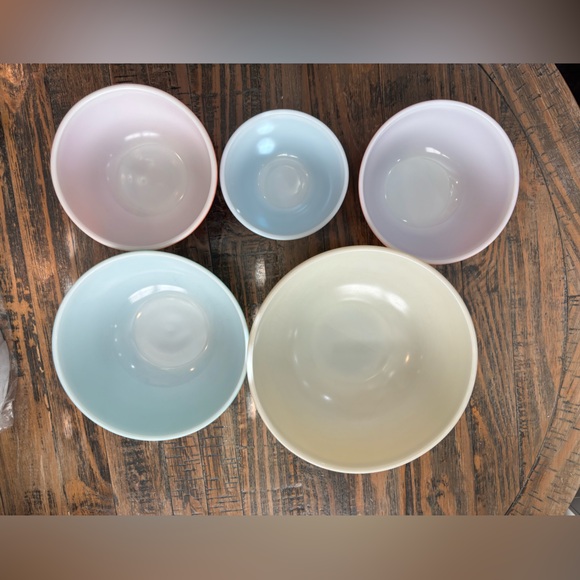 Pyrex 1945 Primary Colors Nesting Bowls Set of Five - Picture 2 of 11